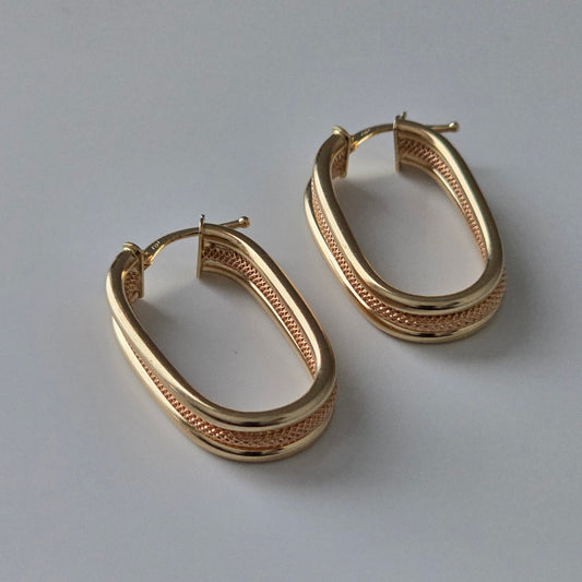 Two-tone textured hoop