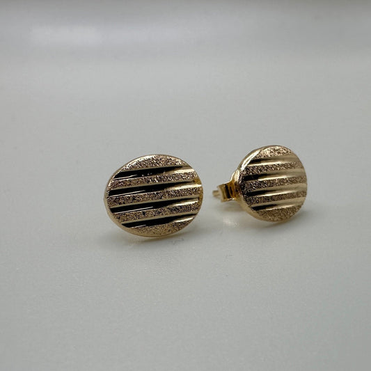 Oval striped stud
