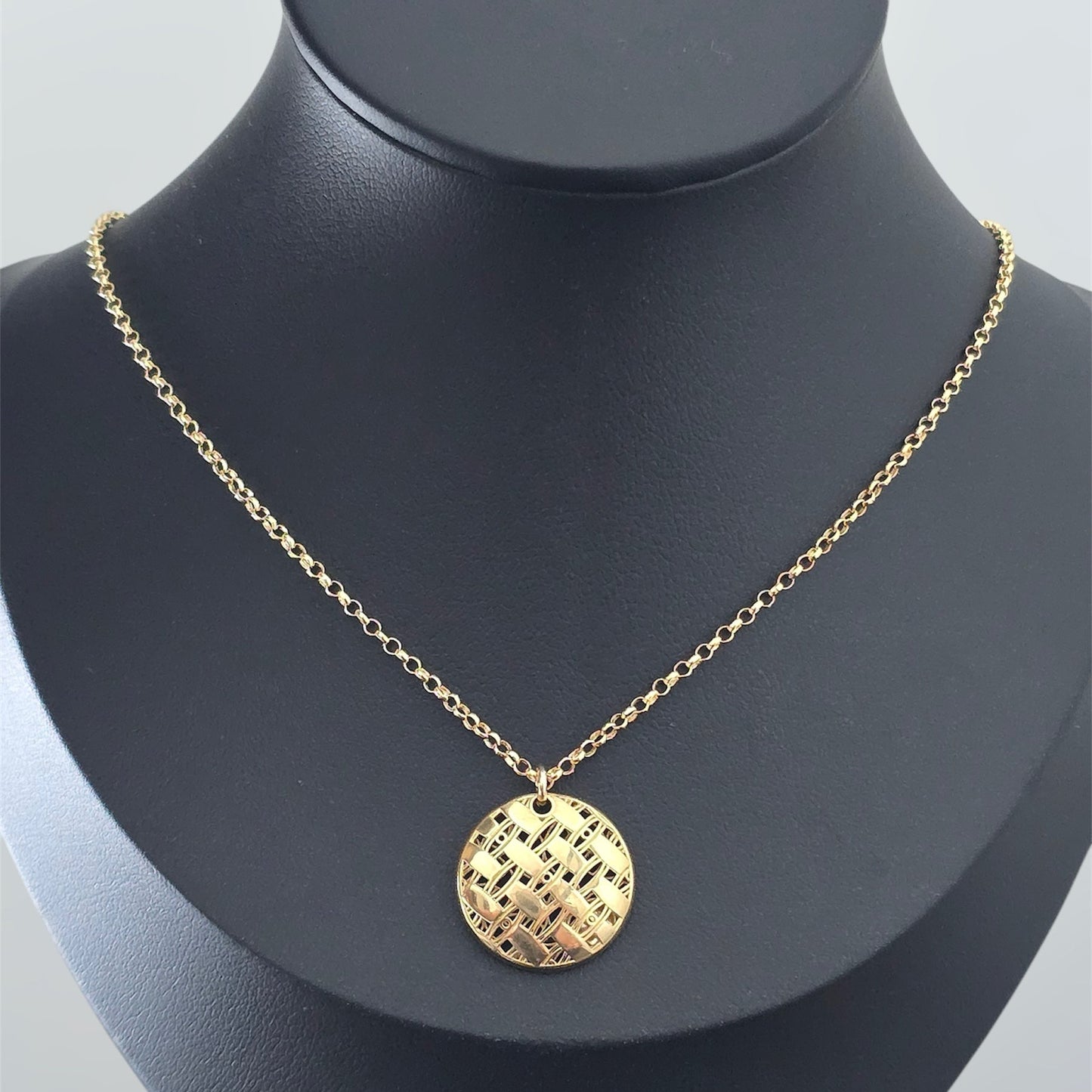 Disc Lattice Necklace