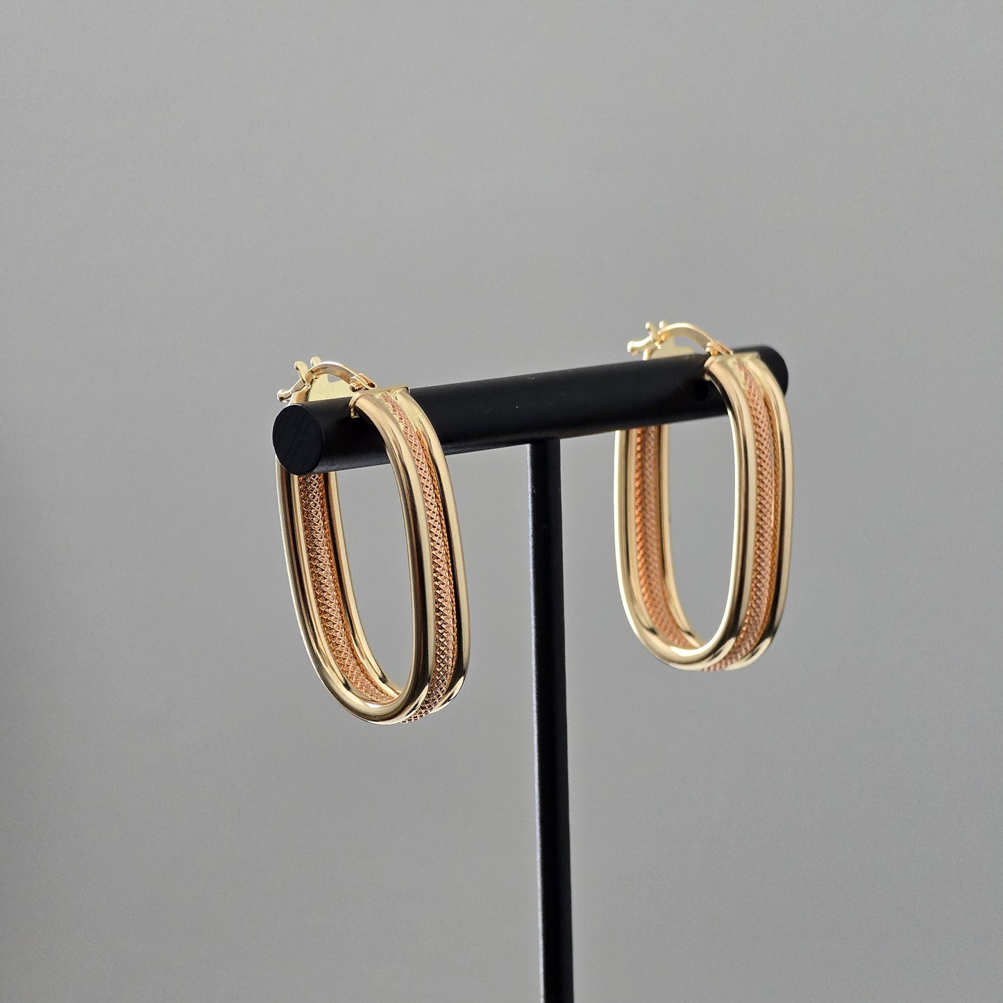 Two-tone textured hoop