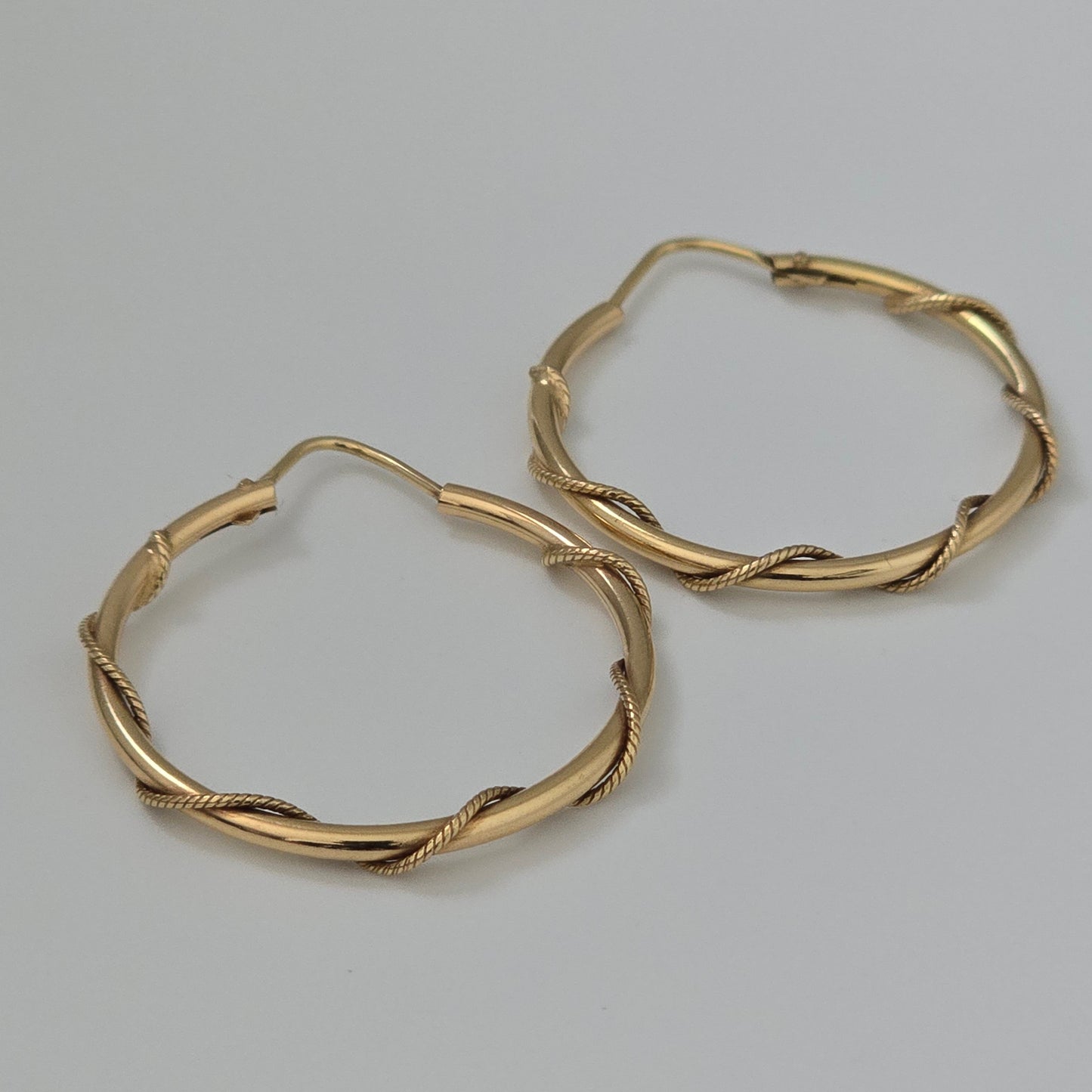 Twist hoops