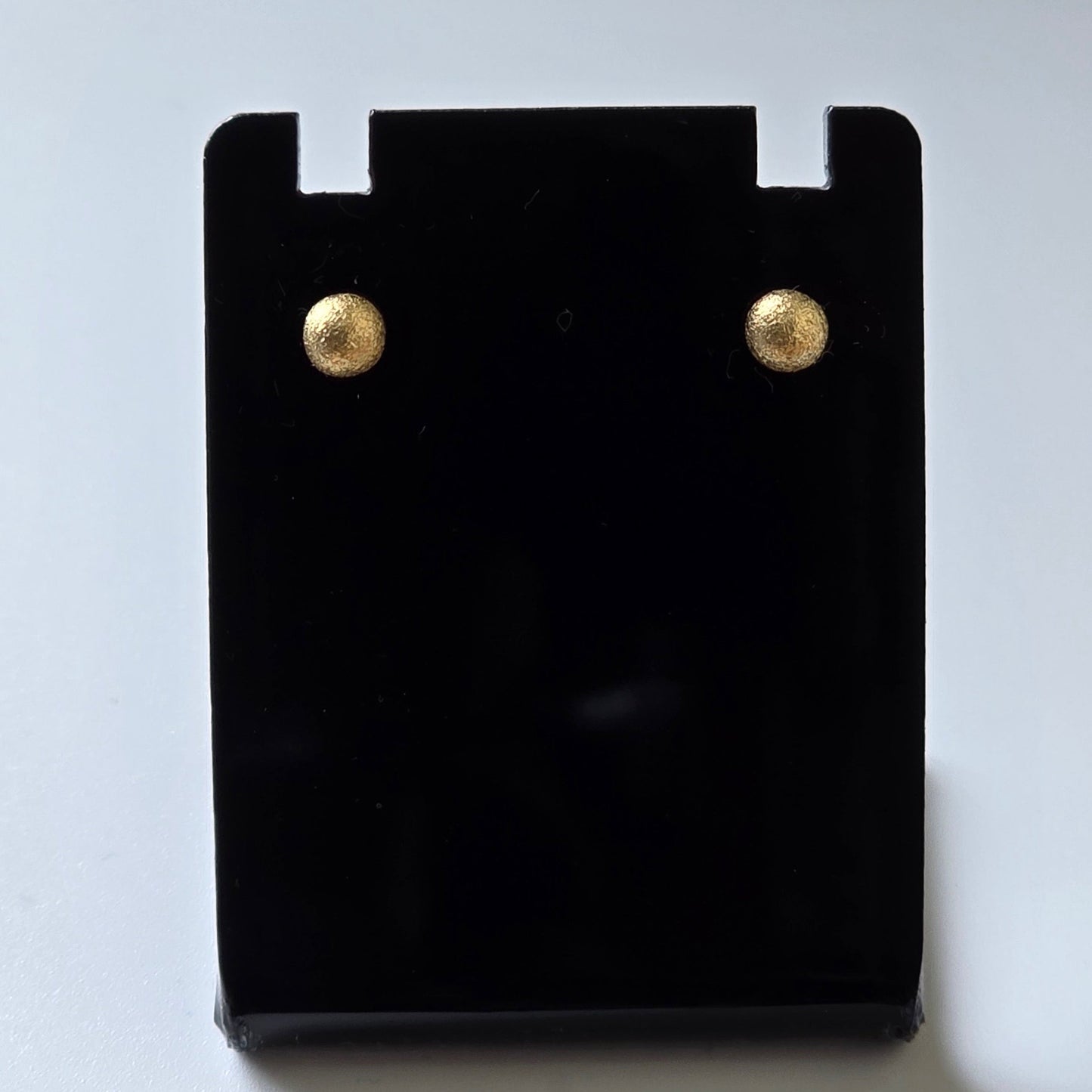 Round pin stud