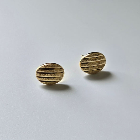 Oval striped stud