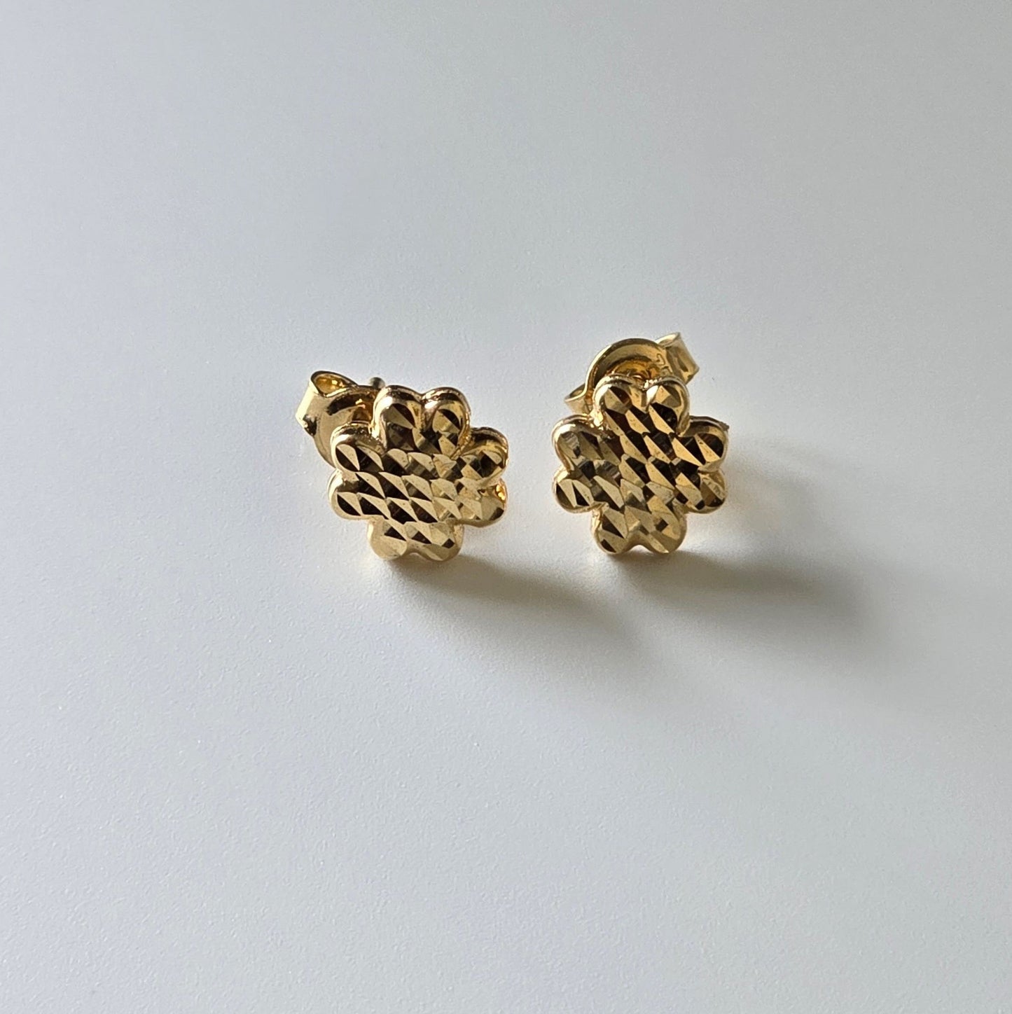 Bloom studs
