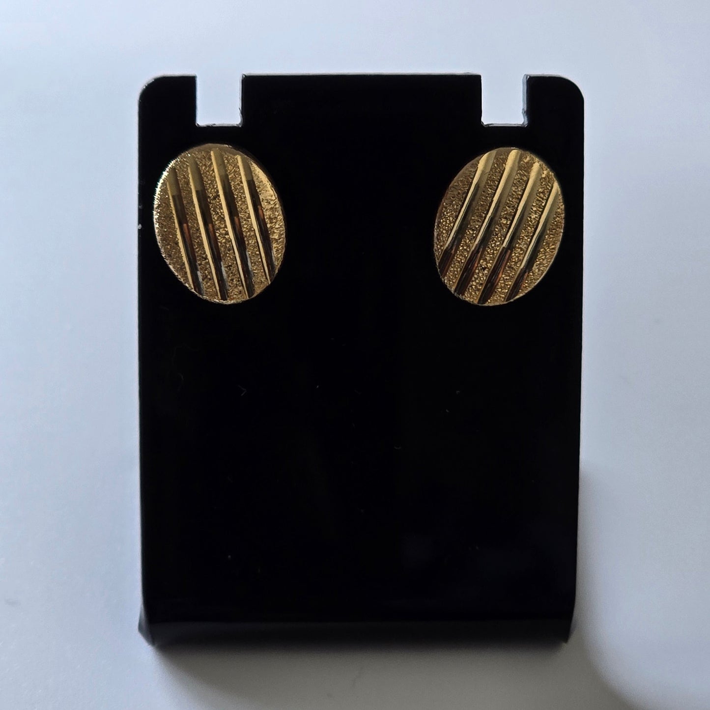 Oval striped stud