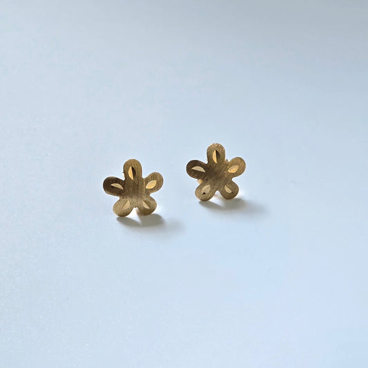 Brushed Foral cutout stud