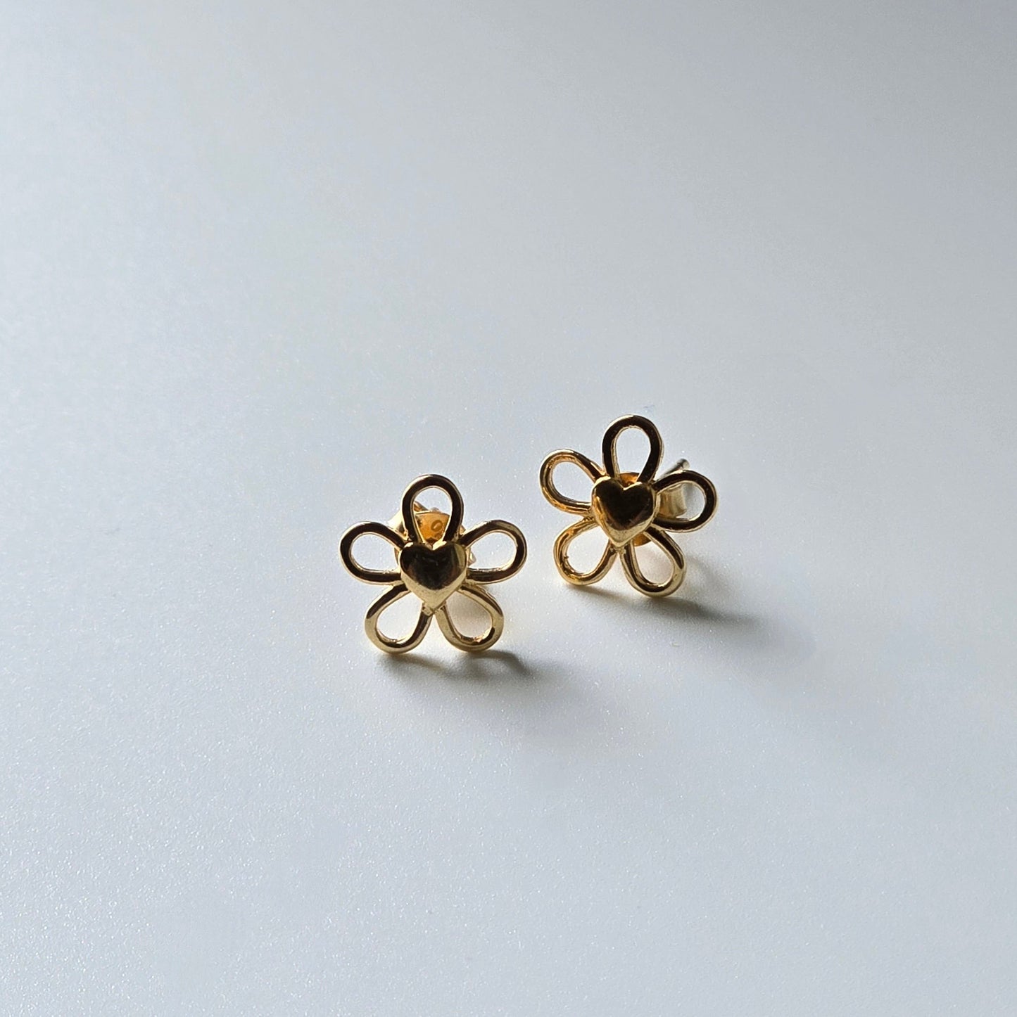 Flower stud