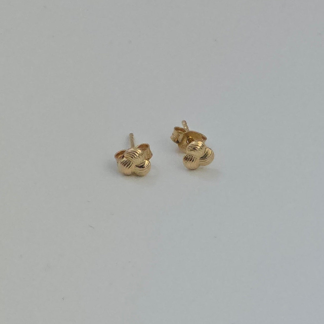 Spiral stud