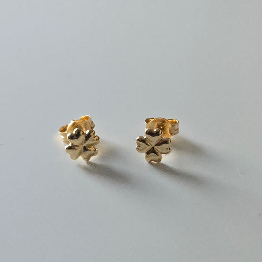 Clover stud