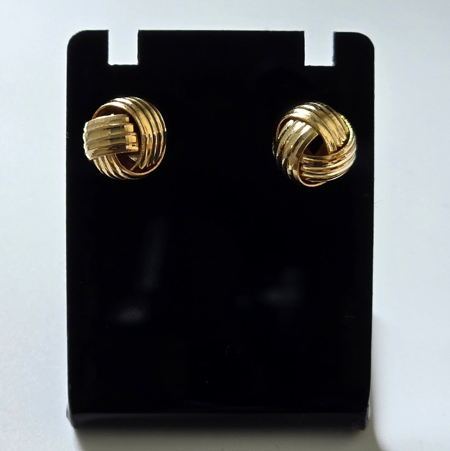 Structured Knot stud