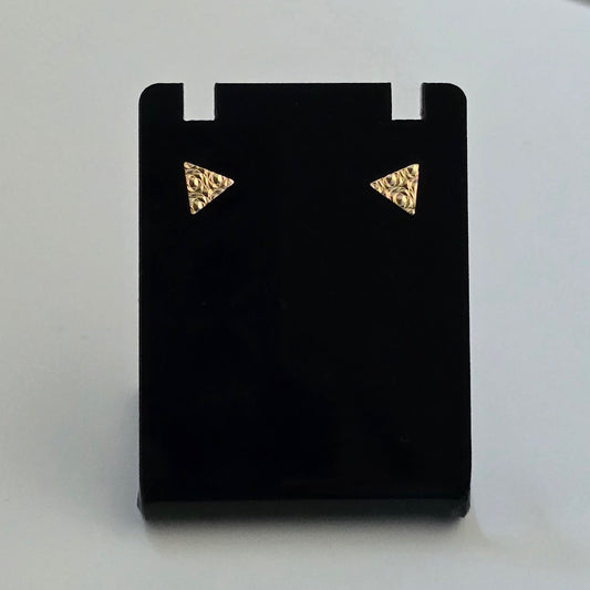 Triangle stud