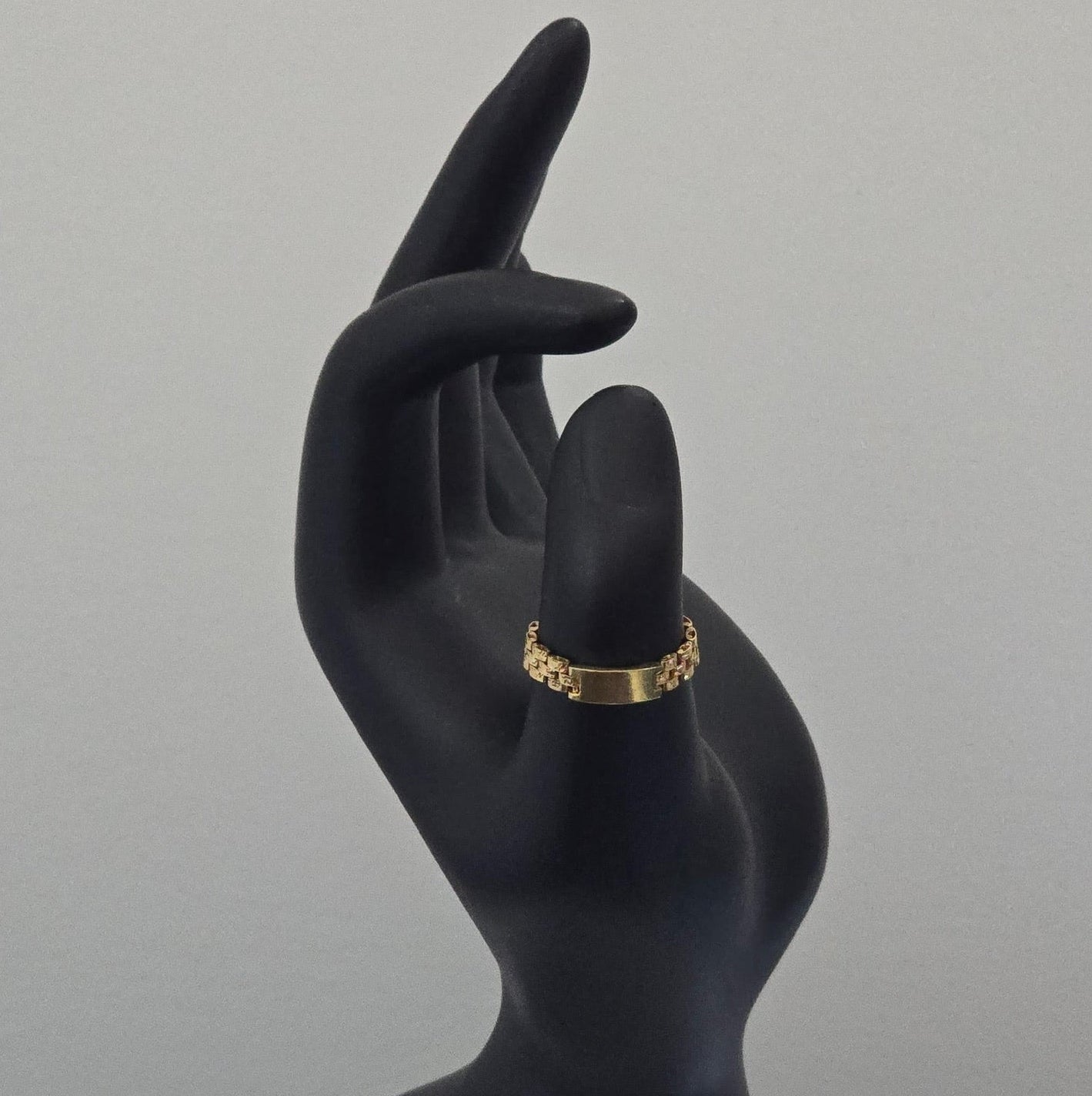 Signature link band