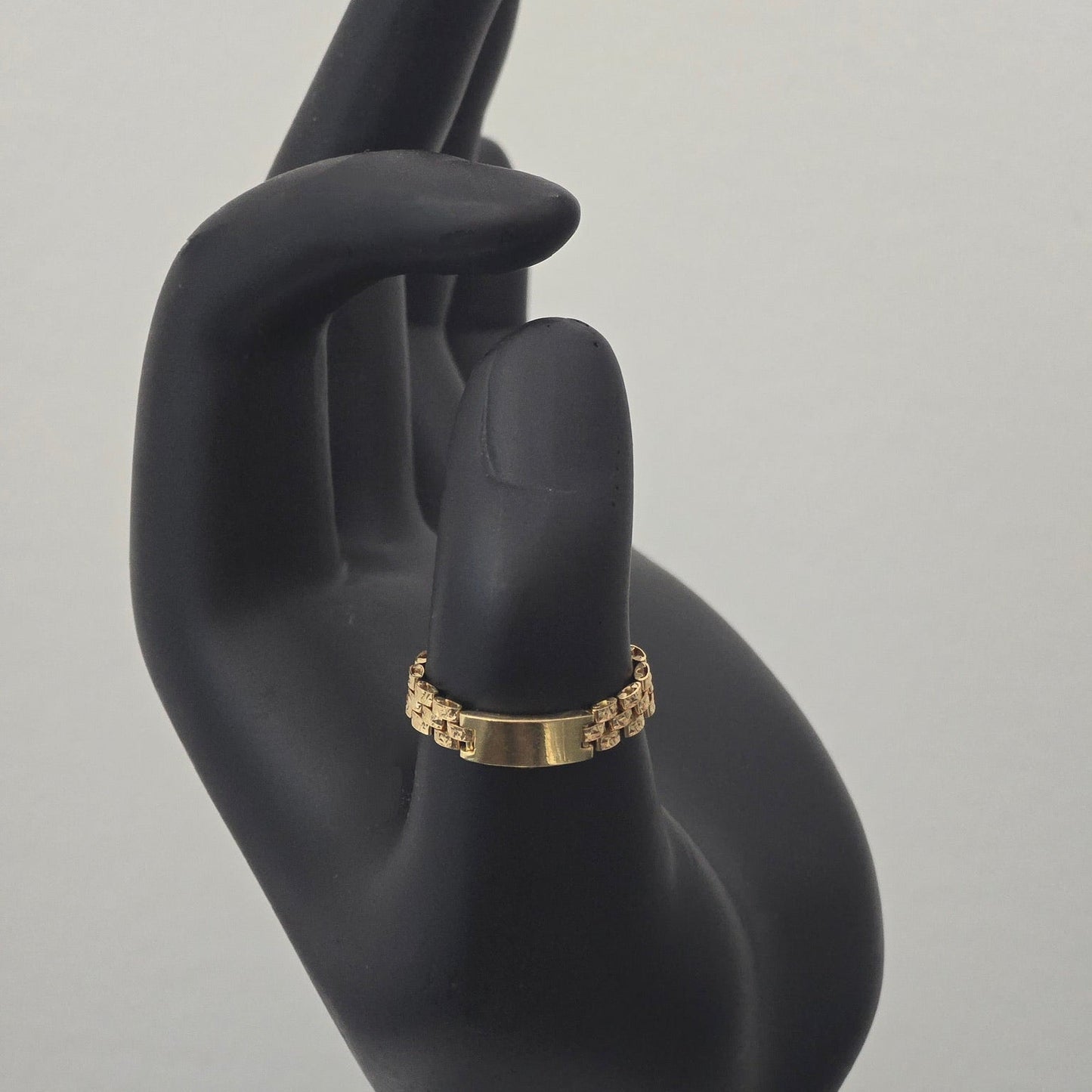 Signature link band