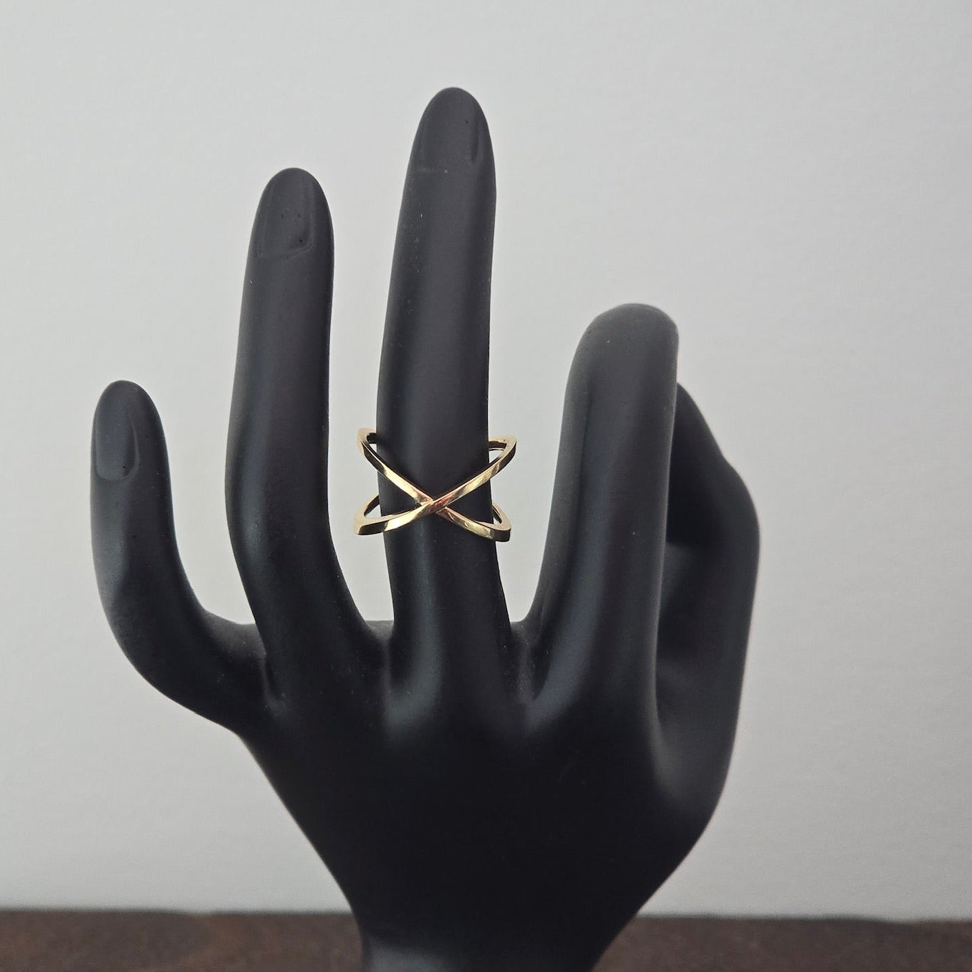 Cris cross ring