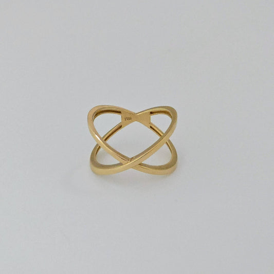 Cris cross ring