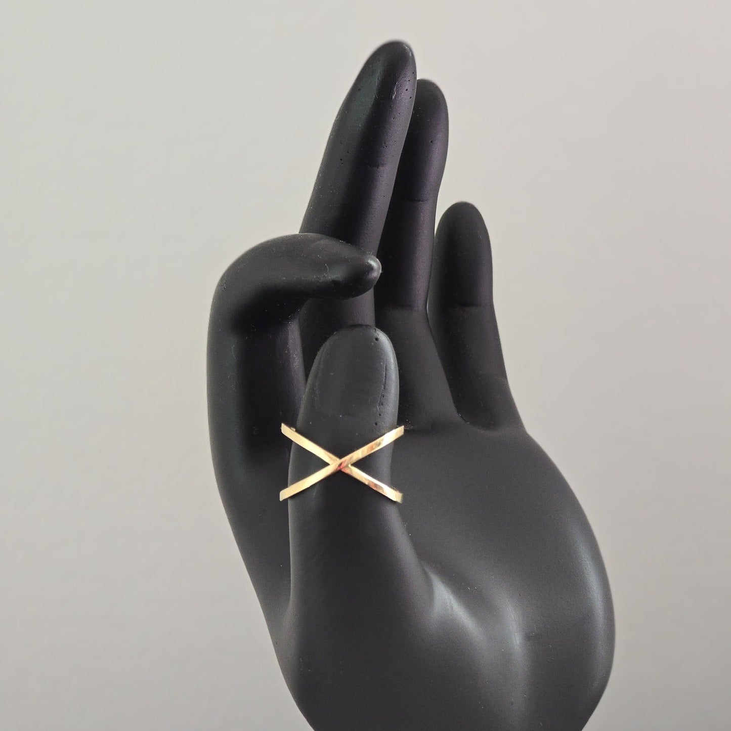 Cris cross ring