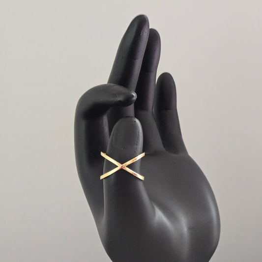 Cris cross ring
