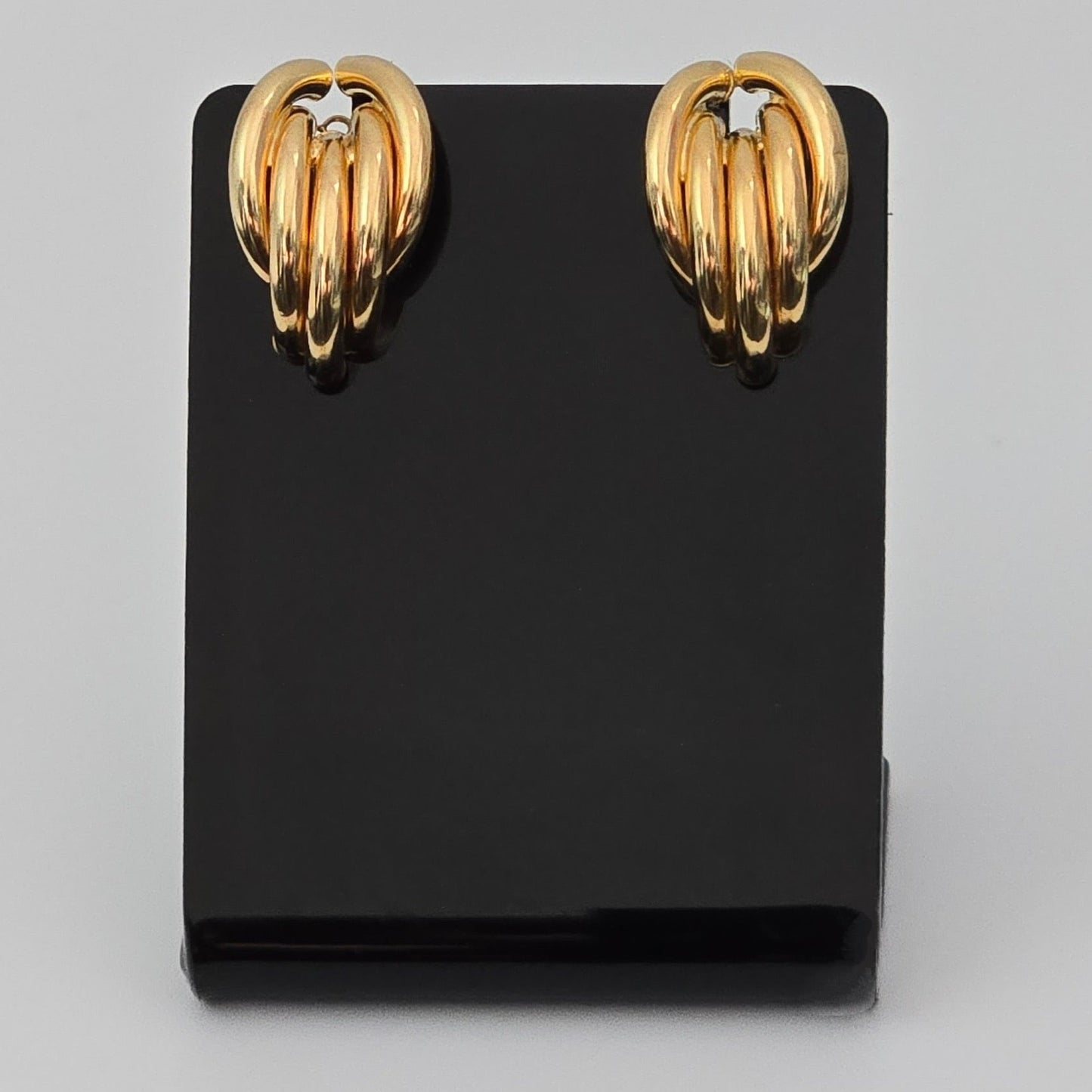 Claw stud