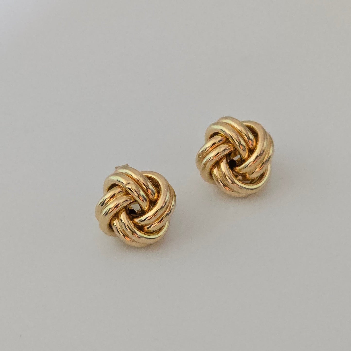 Knot studs (Yellow Gold)