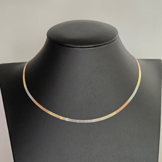 Three-toned lace necklace