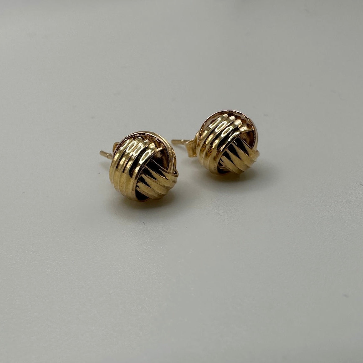 Structured Knot stud